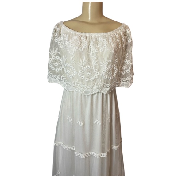 Boutique White off Shoulder Maxi Lace Boho Gown Cottagecore Long Dress Size L/XL - Picture 3 of 7